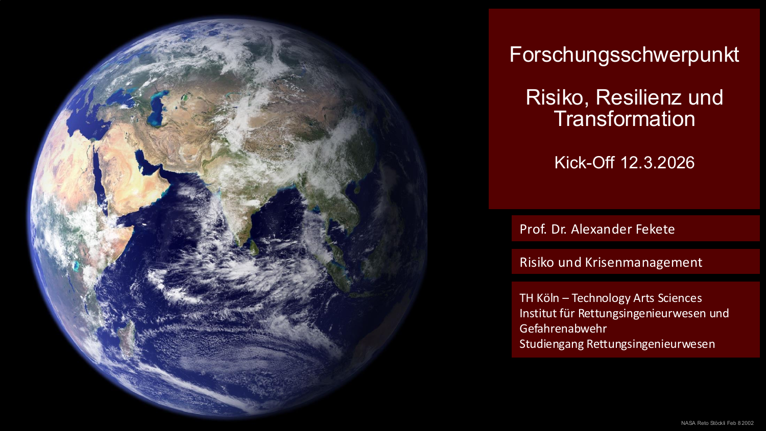 Titelfolie des FSP Risiko – Erdkugel vor schwarzem Hintergrund